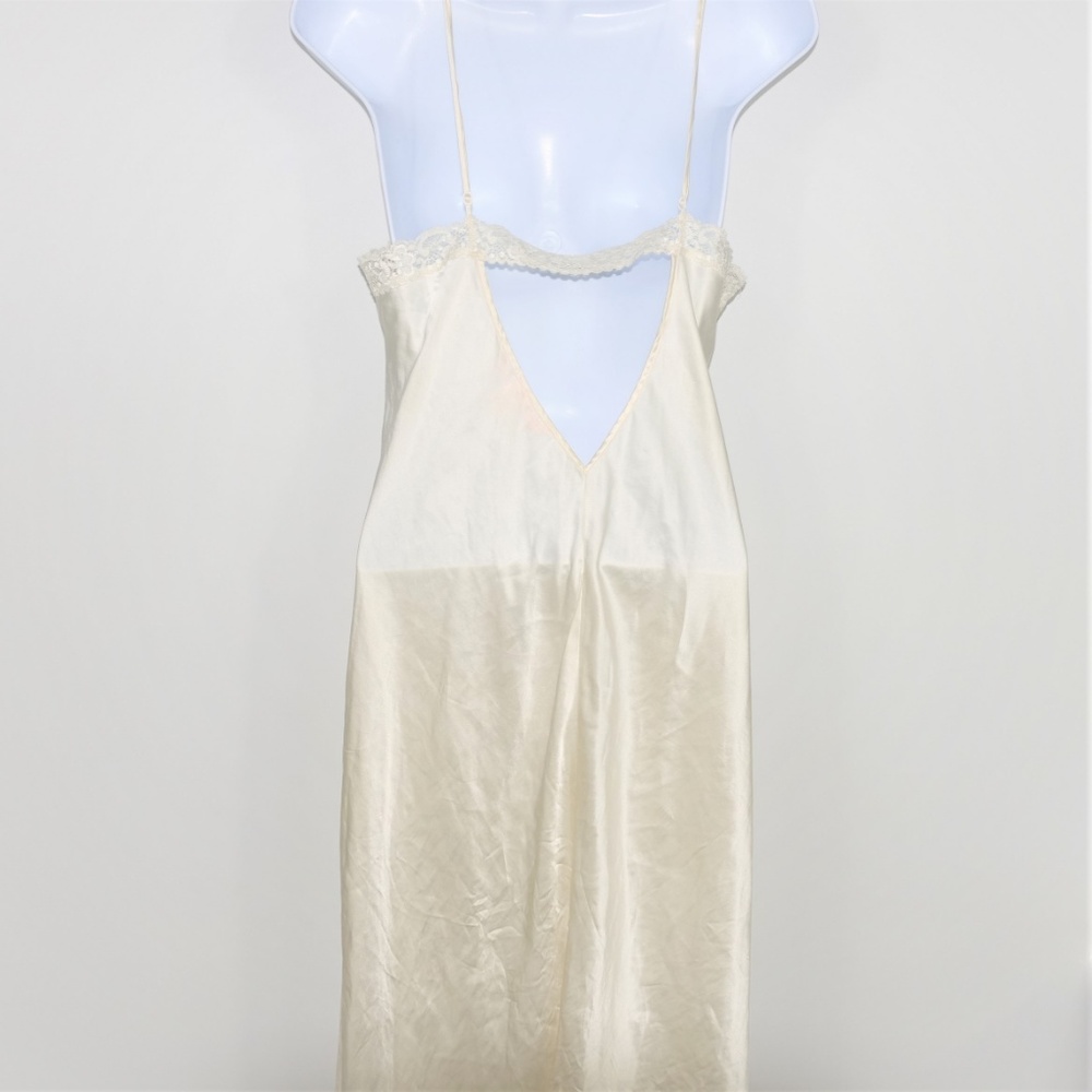 Vintage Victoria's Secret Bridal Robe & Nightgown - Picture 5 of 8